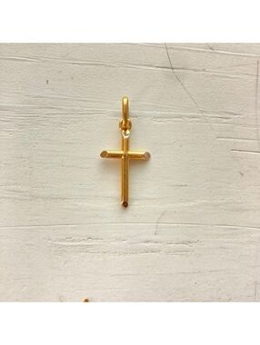 Vintage 7AR-750 18K gold cross pendant